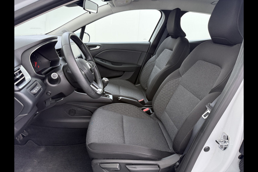 Renault Clio **Gereserveerd** TCe 92pk 5drs Navi CruiseControl Dab Apple/Android Usb Bordherk. Lane-dep. Botswaarsch. Led Start/Stop Isofix Boordcomputer Bluetooth Elek.Ramen/Spiegels 1.0 TCe Zen