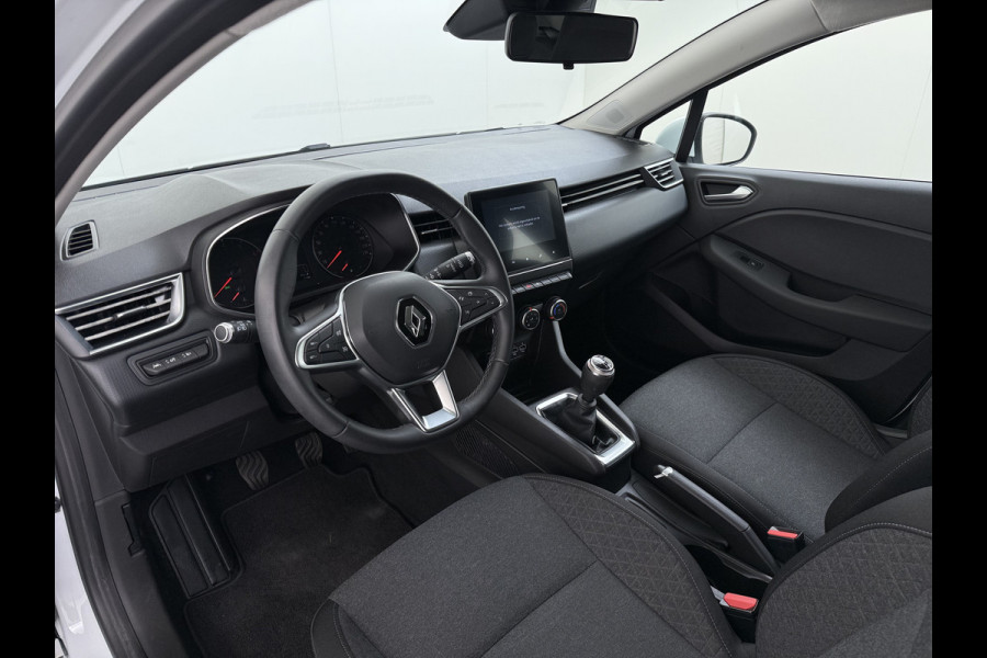 Renault Clio **Gereserveerd** TCe 92pk 5drs Navi CruiseControl Dab Apple/Android Usb Bordherk. Lane-dep. Botswaarsch. Led Start/Stop Isofix Boordcomputer Bluetooth Elek.Ramen/Spiegels 1.0 TCe Zen