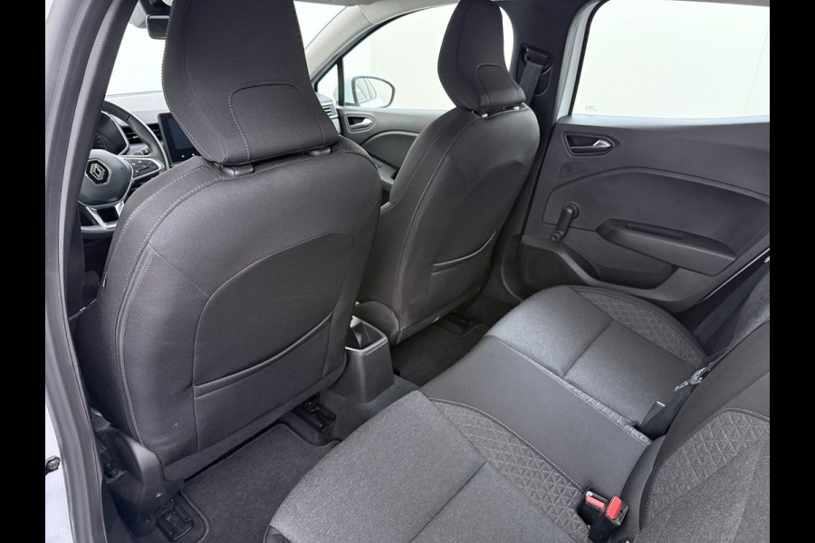 Renault Clio **Gereserveerd** TCe 92pk 5drs Navi CruiseControl Dab Apple/Android Usb Bordherk. Lane-dep. Botswaarsch. Led Start/Stop Isofix Boordcomputer Bluetooth Elek.Ramen/Spiegels 1.0 TCe Zen