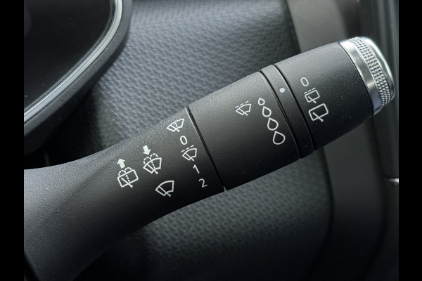 Renault Clio **Gereserveerd** TCe 92pk 5drs Navi CruiseControl Dab Apple/Android Usb Bordherk. Lane-dep. Botswaarsch. Led Start/Stop Isofix Boordcomputer Bluetooth Elek.Ramen/Spiegels 1.0 TCe Zen