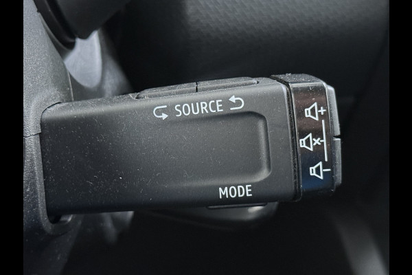 Renault Clio **Gereserveerd** TCe 92pk 5drs Navi CruiseControl Dab Apple/Android Usb Bordherk. Lane-dep. Botswaarsch. Led Start/Stop Isofix Boordcomputer Bluetooth Elek.Ramen/Spiegels 1.0 TCe Zen