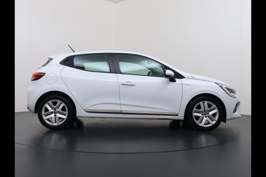 Renault Clio **Gereserveerd** TCe 92pk 5drs Navi CruiseControl Dab Apple/Android Usb Bordherk. Lane-dep. Botswaarsch. Led Start/Stop Isofix Boordcomputer Bluetooth Elek.Ramen/Spiegels 1.0 TCe Zen