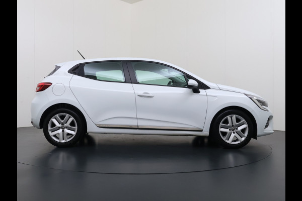 Renault Clio **Gereserveerd** TCe 92pk 5drs Navi CruiseControl Dab Apple/Android Usb Bordherk. Lane-dep. Botswaarsch. Led Start/Stop Isofix Boordcomputer Bluetooth Elek.Ramen/Spiegels 1.0 TCe Zen