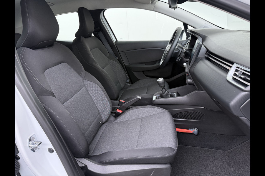 Renault Clio **Gereserveerd** TCe 92pk 5drs Navi CruiseControl Dab Apple/Android Usb Bordherk. Lane-dep. Botswaarsch. Led Start/Stop Isofix Boordcomputer Bluetooth Elek.Ramen/Spiegels 1.0 TCe Zen