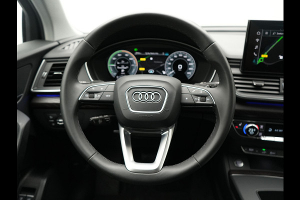 Audi Q5 50 TFSI e quattro Advanced edition PHEV 300pk Dealer O.H | Adaptive Cruise | Camera | BLIS | Apple Carplay | Alcantara Sportstoelen Verwarmd | Sfeerverlichting | Navigatie | Virtual | DAB | Plug In Hybrid |