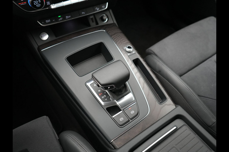 Audi Q5 50 TFSI e quattro Advanced edition PHEV 300pk Dealer O.H | Adaptive Cruise | Camera | BLIS | Apple Carplay | Alcantara Sportstoelen Verwarmd | Sfeerverlichting | Navigatie | Virtual | DAB | Plug In Hybrid |