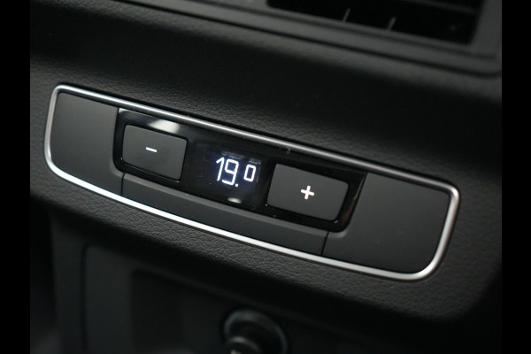 Audi Q5 50 TFSI e quattro Advanced edition PHEV 300pk Dealer O.H | Adaptive Cruise | Camera | BLIS | Apple Carplay | Alcantara Sportstoelen Verwarmd | Sfeerverlichting | Navigatie | Virtual | DAB | Plug In Hybrid |