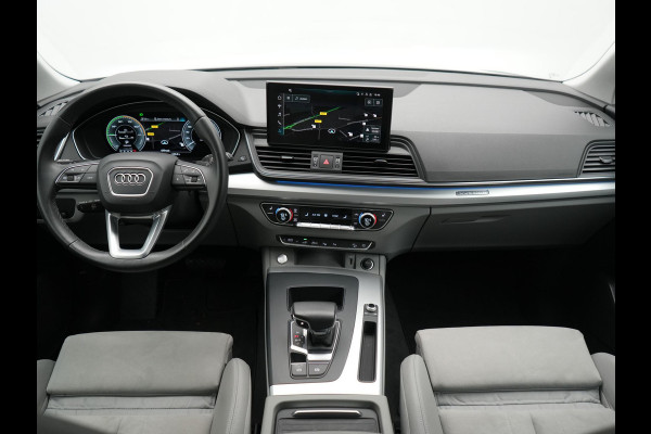 Audi Q5 55 TFSI e S Line PHEV 367pk Dealer O.H. | Trekhaak Af Fabriek | 360 Camera | Alcantara Sportstoelen Verwarmd | Cruise Control | Keyless | Sfeerverlichting | Virtual | Navigatie | DAB | 20"L.M | Plug In Hybrid |