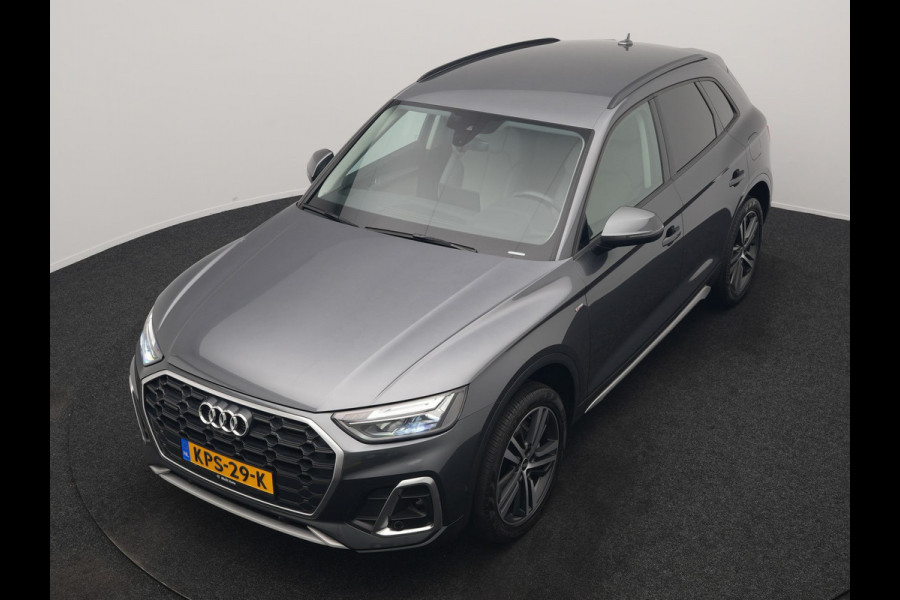 Audi Q5 55 TFSI e S Line PHEV 367pk Dealer O.H. | Trekhaak Af Fabriek | 360 Camera | Alcantara Sportstoelen Verwarmd | Cruise Control | Keyless | Sfeerverlichting | Virtual | Navigatie | DAB | 20"L.M | Plug In Hybrid |
