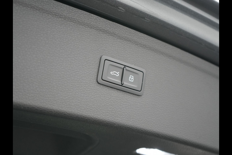 Audi Q5 55 TFSI e S Line PHEV 367pk Dealer O.H. | Trekhaak Af Fabriek | 360 Camera | Alcantara Sportstoelen Verwarmd | Cruise Control | Keyless | Sfeerverlichting | Virtual | Navigatie | DAB | 20"L.M | Plug In Hybrid |