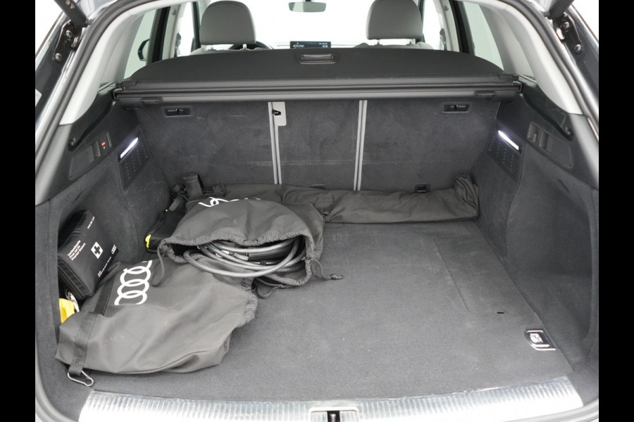 Audi Q5 55 TFSI e S Line PHEV 367pk Dealer O.H. | Trekhaak Af Fabriek | 360 Camera | Alcantara Sportstoelen Verwarmd | Cruise Control | Keyless | Sfeerverlichting | Virtual | Navigatie | DAB | 20"L.M | Plug In Hybrid |
