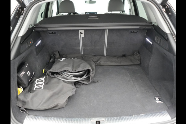 Audi Q5 55 TFSI e S Line PHEV 367pk Dealer O.H. | Trekhaak Af Fabriek | 360 Camera | Alcantara Sportstoelen Verwarmd | Cruise Control | Keyless | Sfeerverlichting | Virtual | Navigatie | DAB | 20"L.M | Plug In Hybrid |