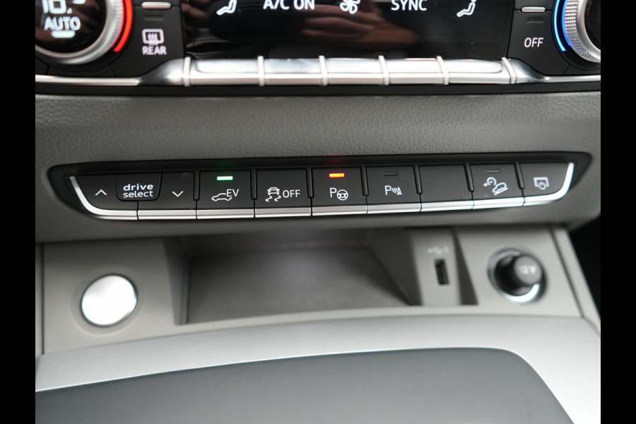 Audi Q5 55 TFSI e S Line PHEV 367pk Dealer O.H. | Trekhaak Af Fabriek | 360 Camera | Alcantara Sportstoelen Verwarmd | Cruise Control | Keyless | Sfeerverlichting | Virtual | Navigatie | DAB | 20"L.M | Plug In Hybrid |
