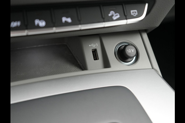 Audi Q5 55 TFSI e S Line PHEV 367pk Dealer O.H. | Trekhaak Af Fabriek | 360 Camera | Alcantara Sportstoelen Verwarmd | Cruise Control | Keyless | Sfeerverlichting | Virtual | Navigatie | DAB | 20"L.M | Plug In Hybrid |