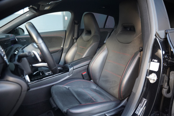 Mercedes-Benz CLA-Klasse 180 Business Solution AMG | Stoelverwarming | Parkeersensoren | Navigatie | Cruise Control | Ambiance Verlichting | Keyless | Camera | Climate Control