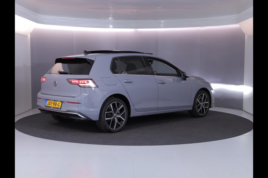 Volkswagen Golf 1.5 eHybrid Style Edition Navi| Pano.dak| el. trekhaak | Camera
