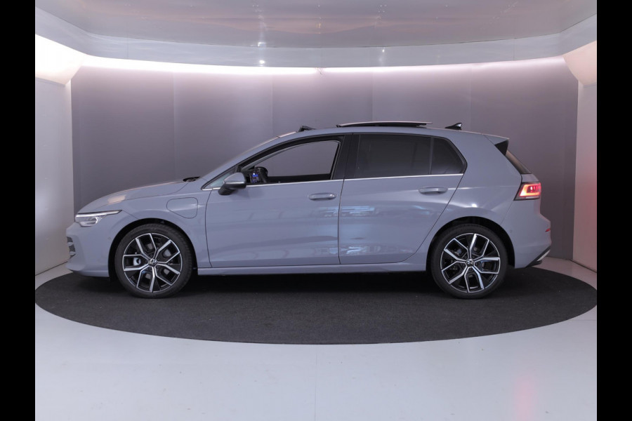 Volkswagen Golf 1.5 eHybrid Style Edition Navi| Pano.dak| el. trekhaak | Camera