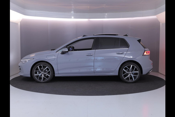 Volkswagen Golf 1.5 eHybrid Style Edition Navi| Pano.dak| el. trekhaak | Camera