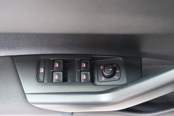 Volkswagen Polo 1.0 TSI R-Line Edition Automaat - N.A.P. Airco, Cruise, PDC, Camera, Carplay.