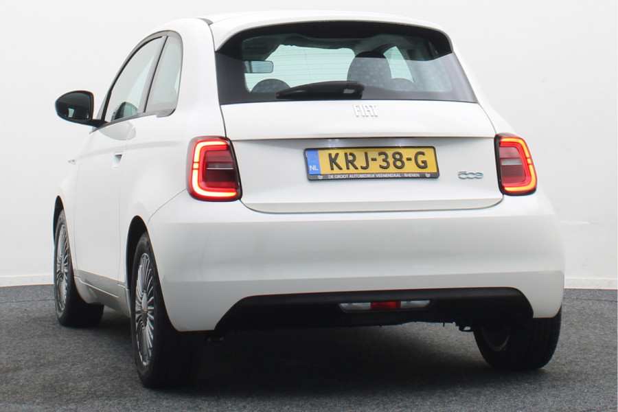 Fiat 500E Icon 42 kWh Virtual Cockpit, Cruise, Apple Carplay, Lane Assist, Climate, DAB, LED, 16''