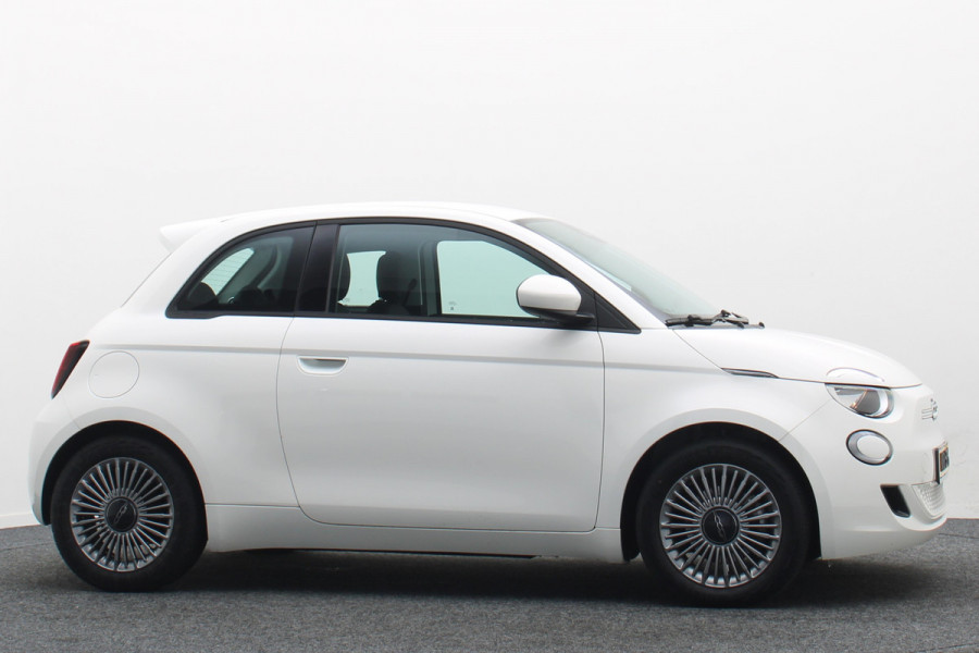 Fiat 500E Icon 42 kWh Virtual Cockpit, Cruise, Apple Carplay, Lane Assist, Climate, DAB, LED, 16''