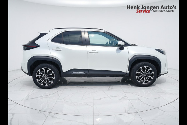 Toyota Yaris Cross 1.5 Hybrid 115 First Edition uit 2025 Rijklaar + Fabrieksgarantie Henk Jongen Auto's in Helmond,  al 50 jaar service zoals 't hoort!