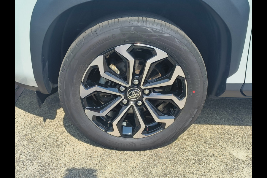 Toyota Yaris Cross 1.5 Hybrid 115 First Edition uit 2025 Rijklaar + Fabrieksgarantie Henk Jongen Auto's in Helmond,  al 50 jaar service zoals 't hoort!