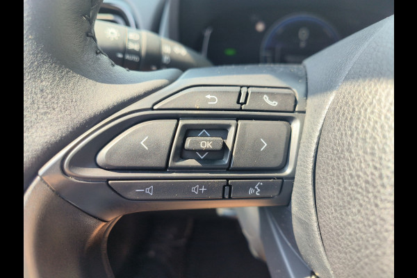 Toyota Yaris Cross 1.5 Hybrid 115 First Edition uit 2025 Rijklaar + Fabrieksgarantie Henk Jongen Auto's in Helmond,  al 50 jaar service zoals 't hoort!