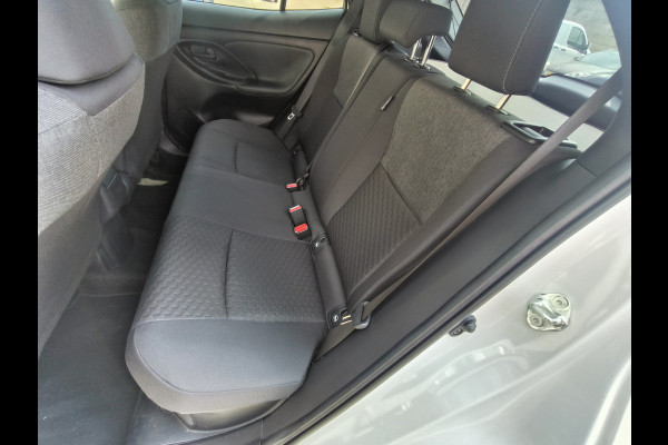Toyota Yaris Cross 1.5 Hybrid 115 First Edition uit 2025 Rijklaar + Fabrieksgarantie Henk Jongen Auto's in Helmond,  al 50 jaar service zoals 't hoort!