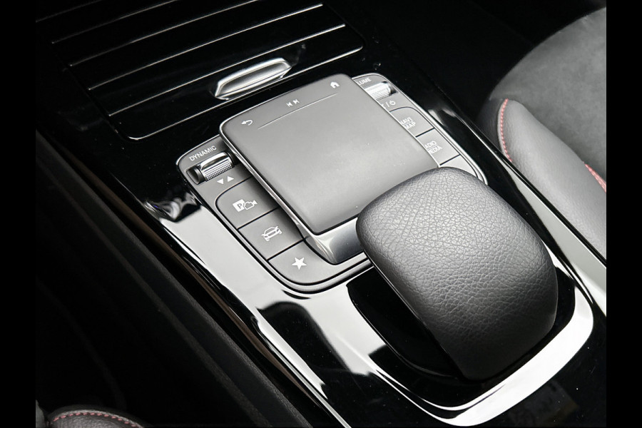 Mercedes-Benz A-Klasse 250 e AMG Plug-In Hybride | AMG-Line interieur | AMG- Line Exterieur | Achteruitrijcamera |  Panorama schuifkanteldak | Sfeerverlichting | Stoelverwarming | navigatie| 24 maanden Certified Mercedes-benz garantie