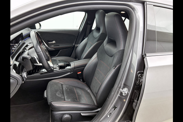 Mercedes-Benz A-Klasse 250 e AMG Plug-In Hybride | AMG-Line interieur | AMG- Line Exterieur | Achteruitrijcamera |  Panorama schuifkanteldak | Sfeerverlichting | Stoelverwarming | navigatie| 24 maanden Certified Mercedes-benz garantie