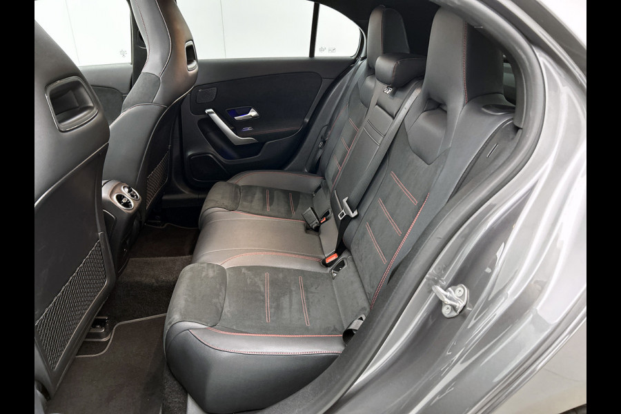 Mercedes-Benz A-Klasse 250 e AMG Plug-In Hybride | AMG-Line interieur | AMG- Line Exterieur | Achteruitrijcamera |  Panorama schuifkanteldak | Sfeerverlichting | Stoelverwarming | navigatie| 24 maanden Certified Mercedes-benz garantie