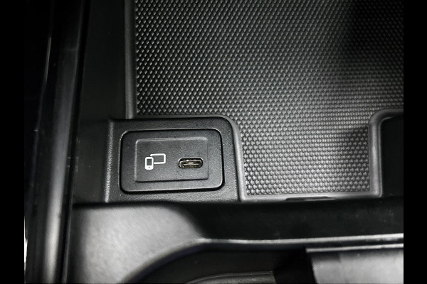 Mercedes-Benz A-Klasse 250 e AMG Plug-In Hybride | AMG-Line interieur | AMG- Line Exterieur | Achteruitrijcamera |  Panorama schuifkanteldak | Sfeerverlichting | Stoelverwarming | navigatie| 24 maanden Certified Mercedes-benz garantie