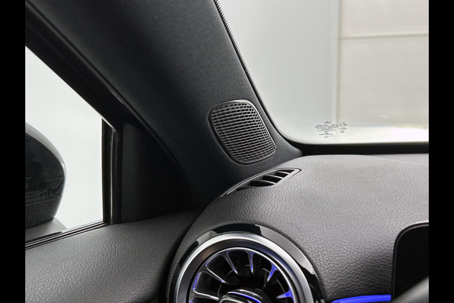 Mercedes-Benz A-Klasse 250 e AMG Plug-In Hybride | AMG-Line interieur | AMG- Line Exterieur | Achteruitrijcamera |  Panorama schuifkanteldak | Sfeerverlichting | Stoelverwarming | navigatie| 24 maanden Certified Mercedes-benz garantie