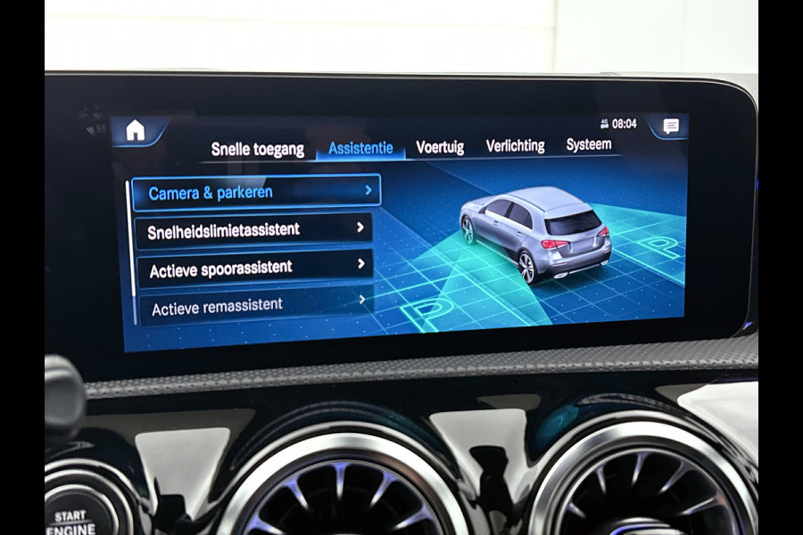 Mercedes-Benz A-Klasse 250 e AMG Plug-In Hybride | AMG-Line interieur | AMG- Line Exterieur | Achteruitrijcamera |  Panorama schuifkanteldak | Sfeerverlichting | Stoelverwarming | navigatie| 24 maanden Certified Mercedes-benz garantie