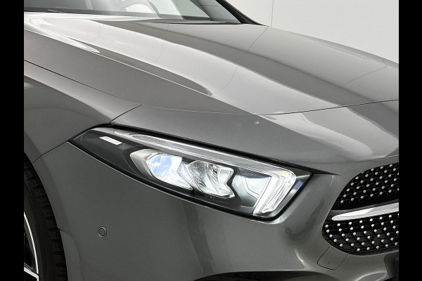 Mercedes-Benz A-Klasse 250 e AMG Plug-In Hybride | AMG-Line interieur | AMG- Line Exterieur | Achteruitrijcamera |  Panorama schuifkanteldak | Sfeerverlichting | Stoelverwarming | navigatie| 24 maanden Certified Mercedes-benz garantie