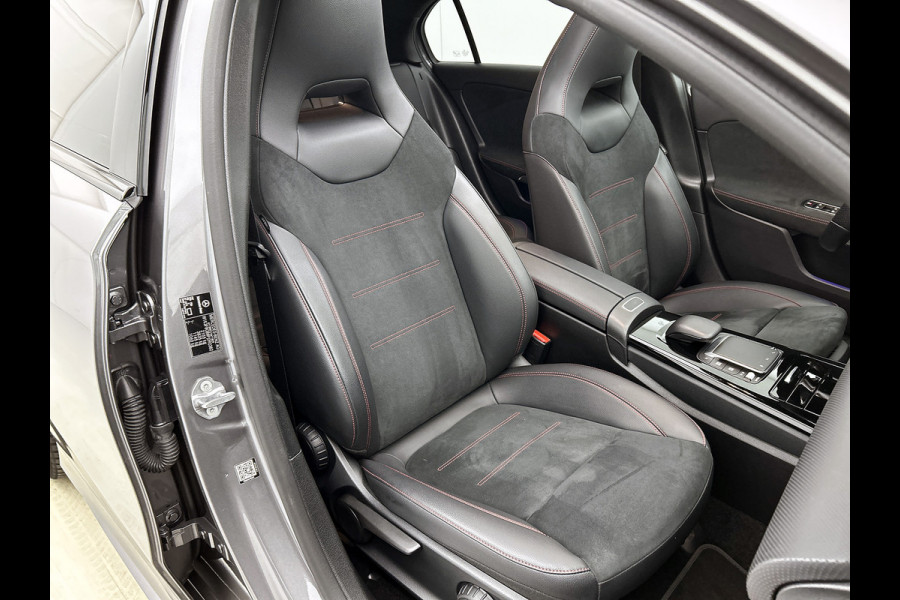 Mercedes-Benz A-Klasse 250 e AMG Plug-In Hybride | AMG-Line interieur | AMG- Line Exterieur | Achteruitrijcamera |  Panorama schuifkanteldak | Sfeerverlichting | Stoelverwarming | navigatie| 24 maanden Certified Mercedes-benz garantie