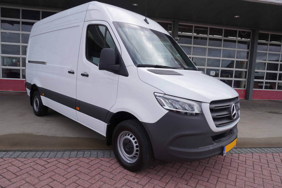 Mercedes-Benz Sprinter 319 CDI 191PK L2H2 RWD Pro Automaat nr.V149 | Airco | Cruise | Camera | geveerde stoel | Trekgewicht 3.500KG