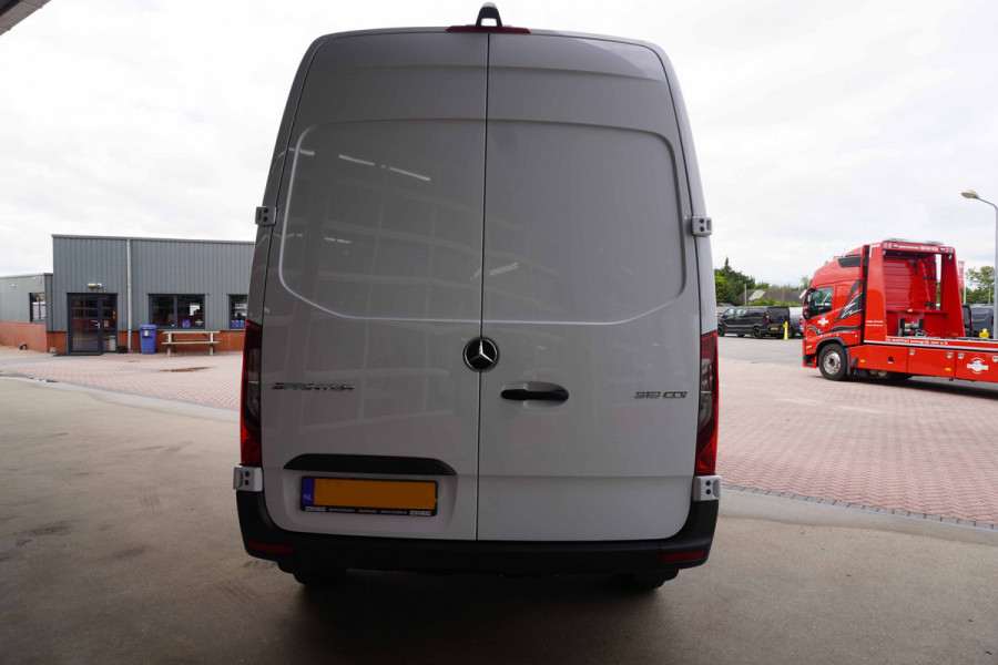 Mercedes-Benz Sprinter 319 CDI 191PK L2H2 RWD Pro Automaat nr.V149 | Airco | Cruise | Camera | geveerde stoel | Trekgewicht 3.500KG