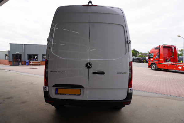 Mercedes-Benz Sprinter 319 CDI 191PK L2H2 RWD Pro Automaat nr.V149 | Airco | Cruise | Camera | geveerde stoel | Trekgewicht 3.500KG