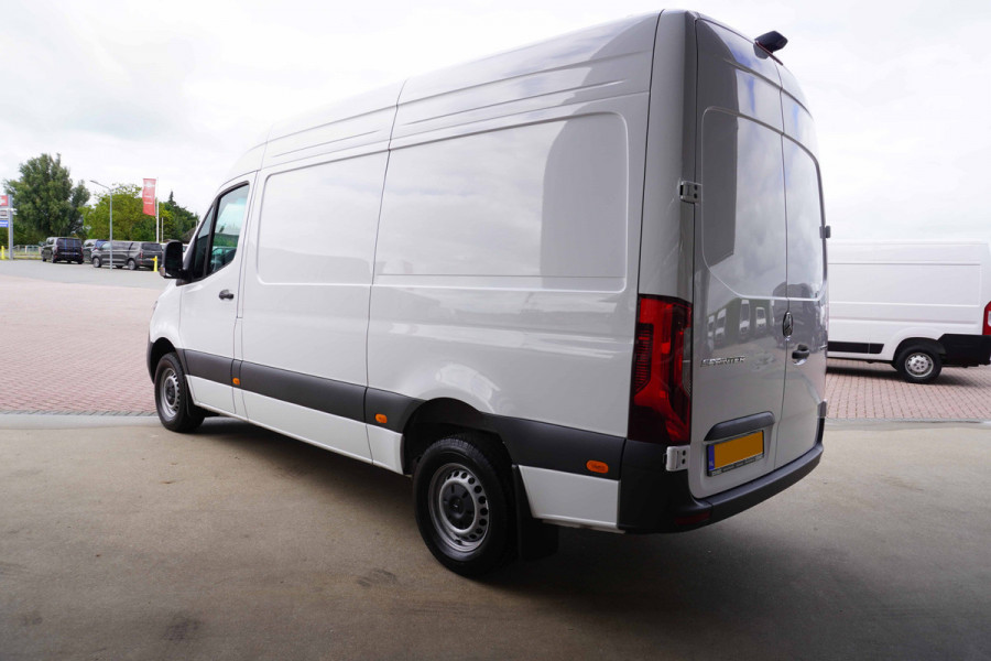 Mercedes-Benz Sprinter 319 CDI 191PK L2H2 RWD Pro Automaat nr.V149 | Airco | Cruise | Camera | geveerde stoel | Trekgewicht 3.500KG