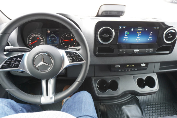 Mercedes-Benz Sprinter 319 CDI 191PK L2H2 RWD Pro Automaat nr.V149 | Airco | Cruise | Camera | geveerde stoel | Trekgewicht 3.500KG