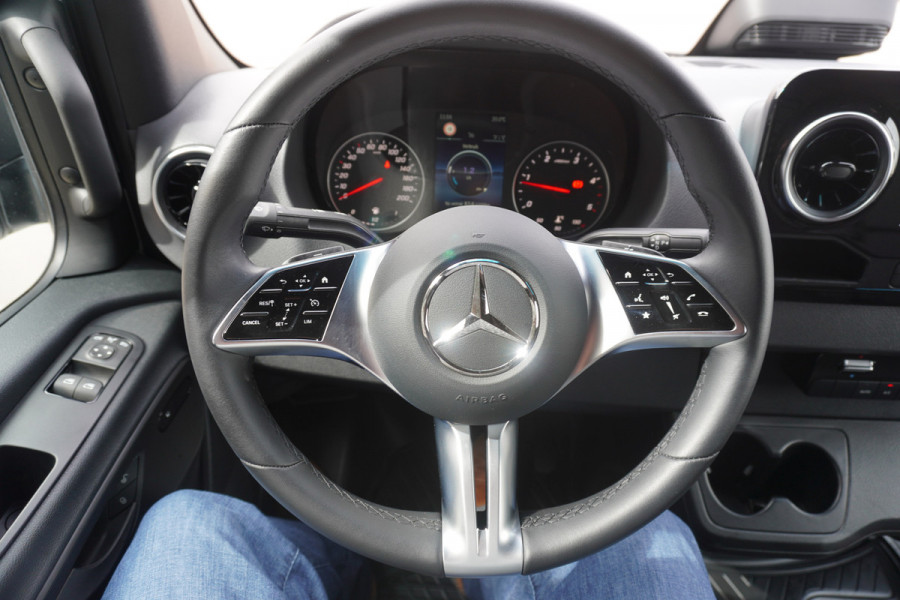 Mercedes-Benz Sprinter 319 CDI 191PK L2H2 RWD Pro Automaat nr.V149 | Airco | Cruise | Camera | geveerde stoel | Trekgewicht 3.500KG