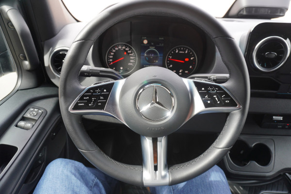 Mercedes-Benz Sprinter 319 CDI 191PK L2H2 RWD Pro Automaat nr.V149 | Airco | Cruise | Camera | geveerde stoel | Trekgewicht 3.500KG