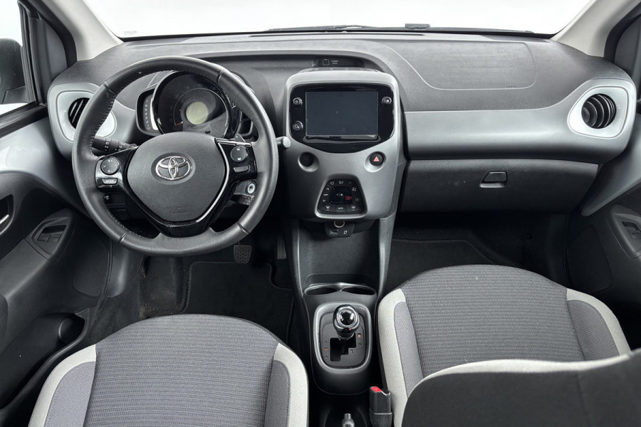 Toyota Aygo 1.0 VVT-i x-joy - Automaat - Climate - Trekhaak - Media - Org.NL