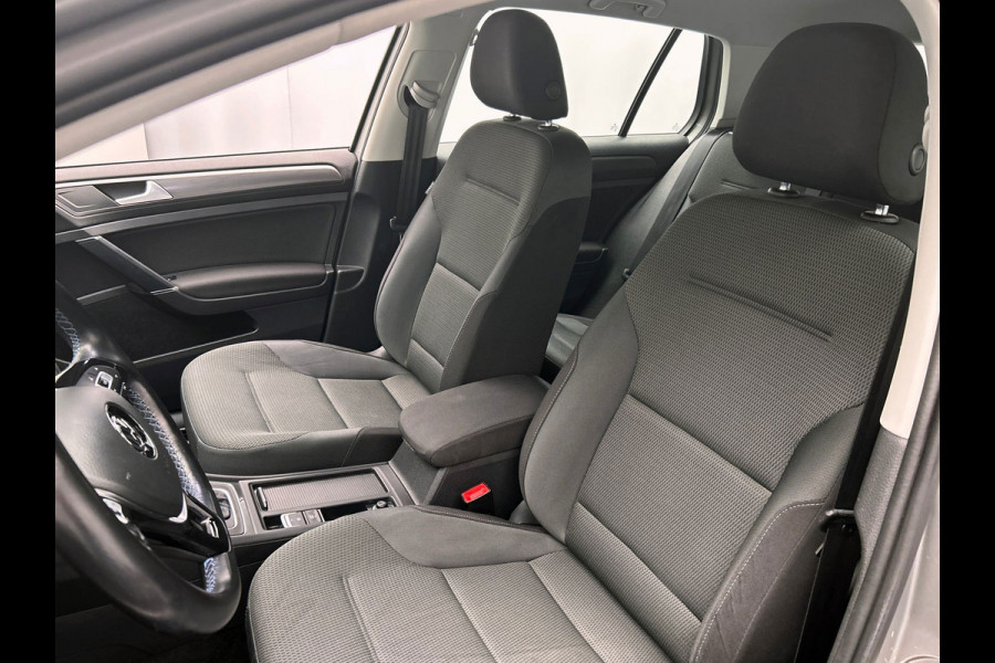 Volkswagen e-Golf E-Golf | Origineel NL | Dealeronderhouden | Climate/Control | Carplay | PDC | Adaptieve Cruise/Control |