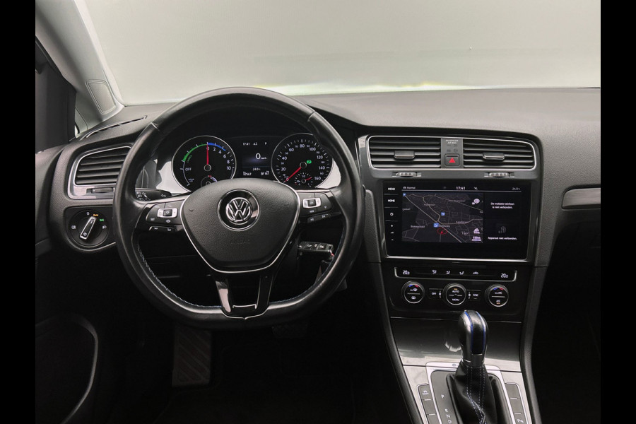 Volkswagen e-Golf E-Golf | Origineel NL | Dealeronderhouden | Climate/Control | Carplay | PDC | Adaptieve Cruise/Control |