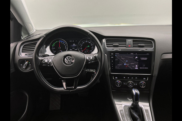 Volkswagen e-Golf E-Golf | Origineel NL | Dealeronderhouden | Climate/Control | Carplay | PDC | Adaptieve Cruise/Control |