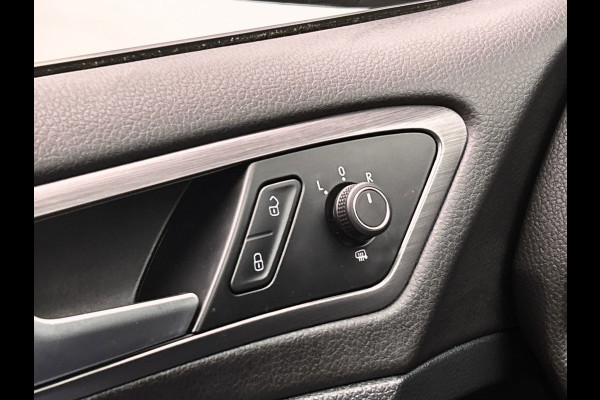 Volkswagen e-Golf E-Golf | Origineel NL | Dealeronderhouden | Climate/Control | Carplay | PDC | Adaptieve Cruise/Control |