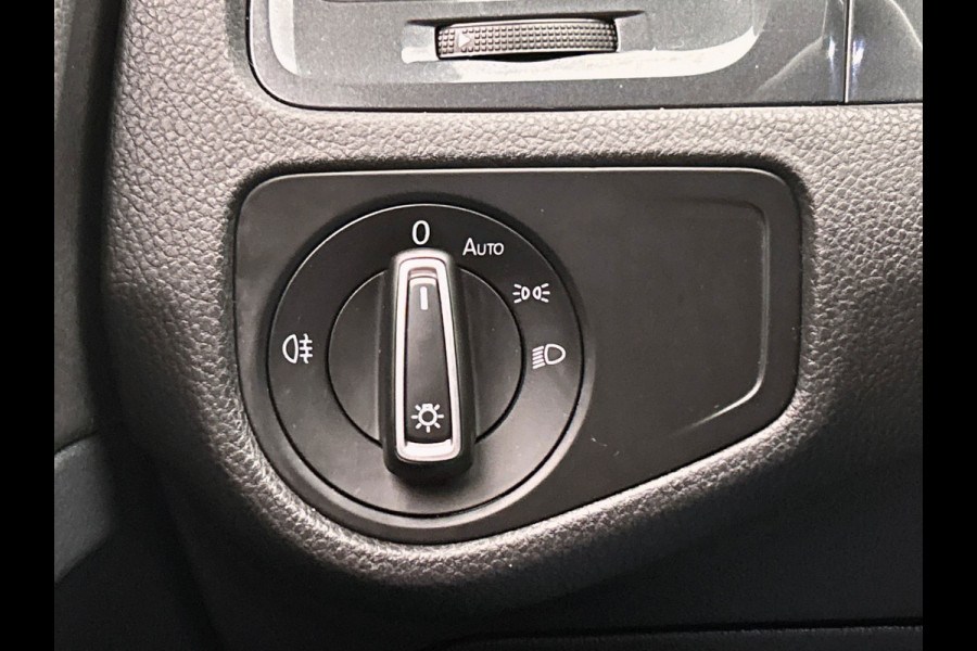 Volkswagen e-Golf E-Golf | Origineel NL | Dealeronderhouden | Climate/Control | Carplay | PDC | Adaptieve Cruise/Control |